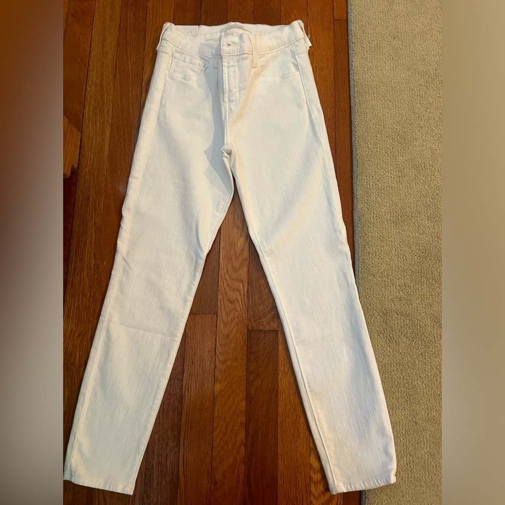 J Brand mid-rise crop skinny jean. Never been worn with tags.